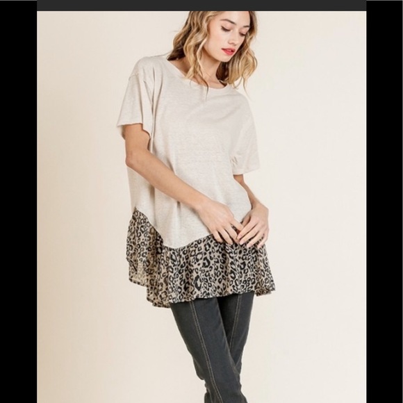 BOUTIQUE UMGEE ANIMAL PRINT ASYMMETRICAL HEM TOP - Picture 2 of 6